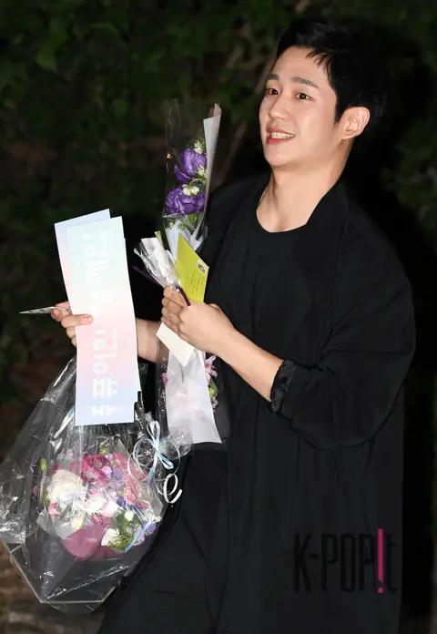 Jung Hae-in — My Sister Buys Me Delicious Food Wrap Party