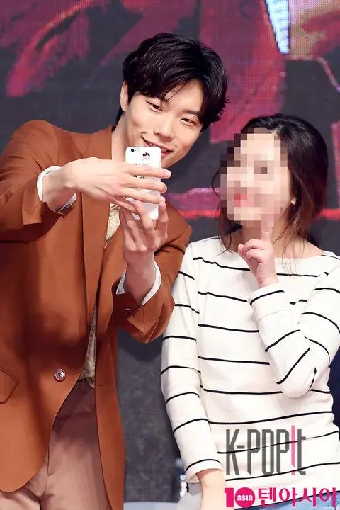Ryu Jun-yeol — The Outlaws Red Carpet