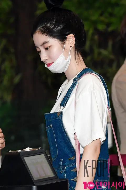 TWICE, Dahyun (TWICE) — Airport