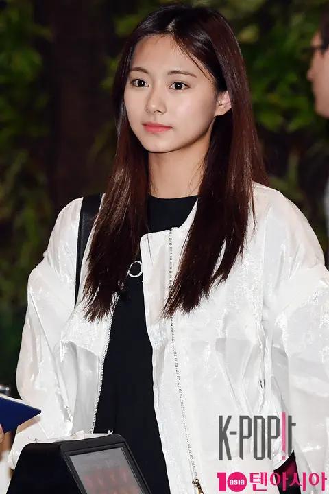 TWICE, Tzuyu (TWICE) — Airport