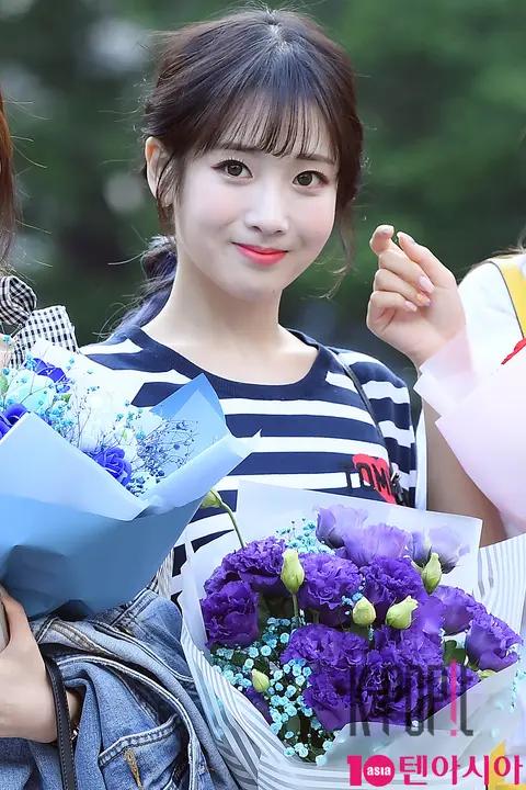 Lovelyz, Yu Ji-ae — Music Bank Arrival