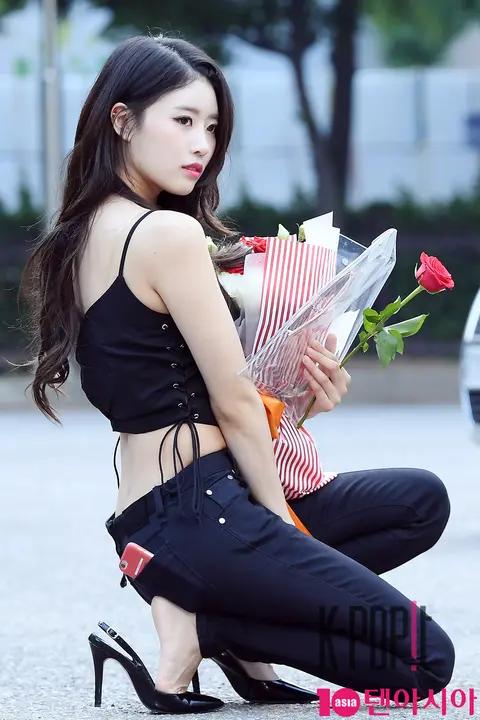 Lovelyz, Lee Mi-joo — Music Bank Arrival