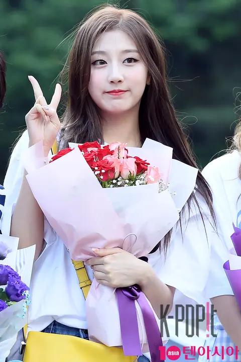 Lovelyz, Jung Ye-in — Music Bank Arrival