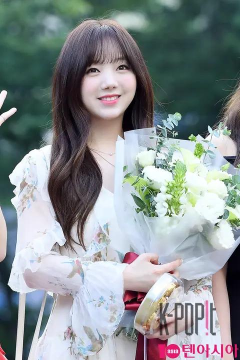 Lovelyz, K — Music Bank Arrival