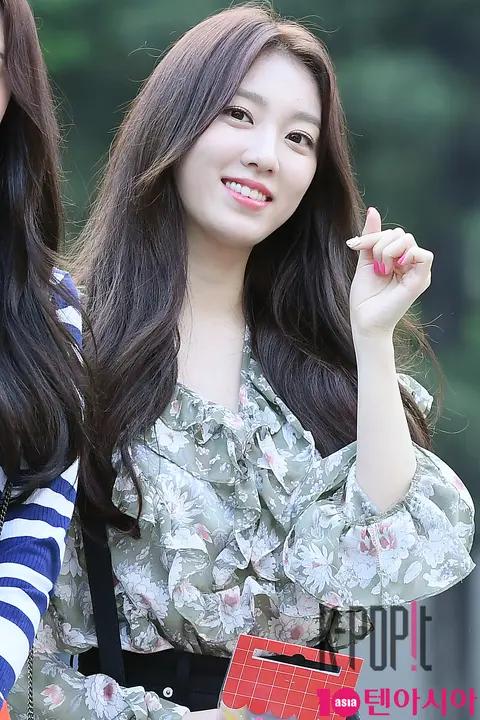 UNITY, Lee Su-ji — Music Bank Arrival