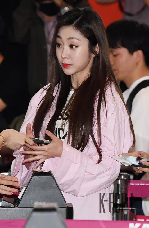 Lovelyz, Seo Ji-su — Airport