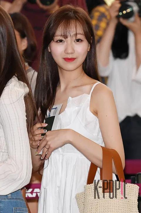 Lovelyz, Ryu Su-jung — Airport
