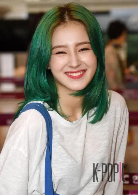 MOMOLAND, Nancy — Airport