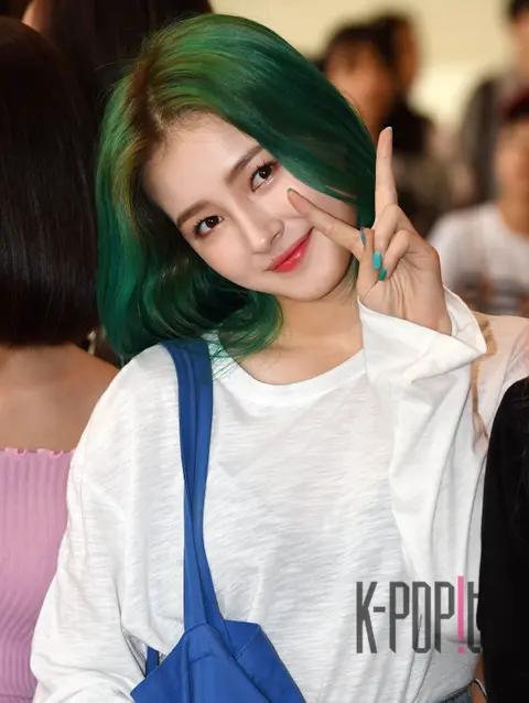 MOMOLAND, Nancy — Airport