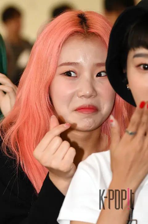MOMOLAND, Joo-ee — Airport