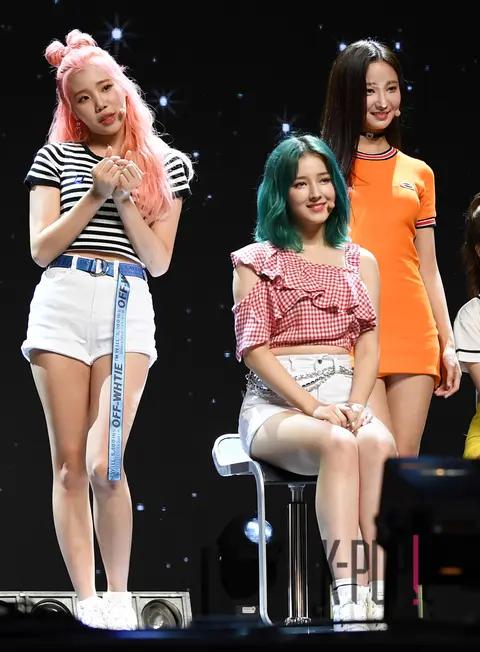MOMOLAND, Joo-ee, Nancy, Yeon-woo — MOMOLAND Showcase