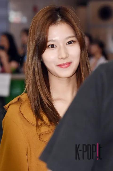 TWICE, Sana — Airport