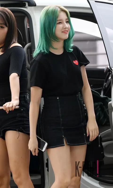 MOMOLAND, Nancy — Airport