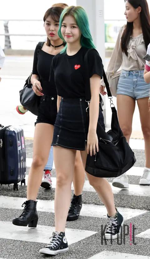MOMOLAND, Nancy — Airport
