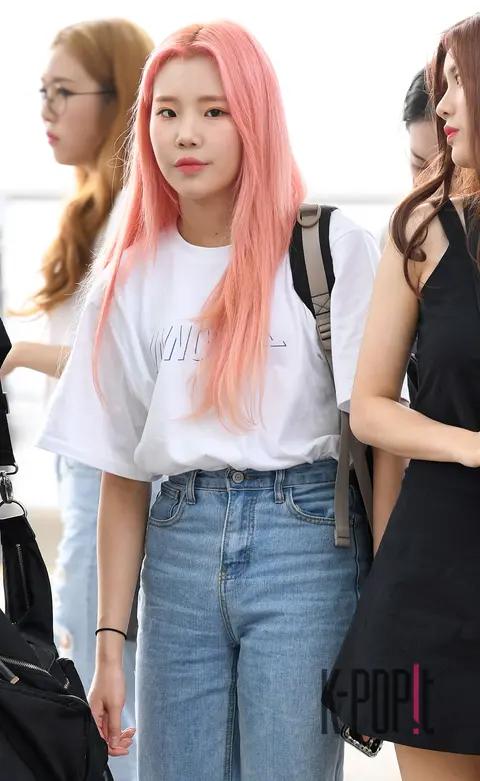 MOMOLAND, Joo-ee — Airport