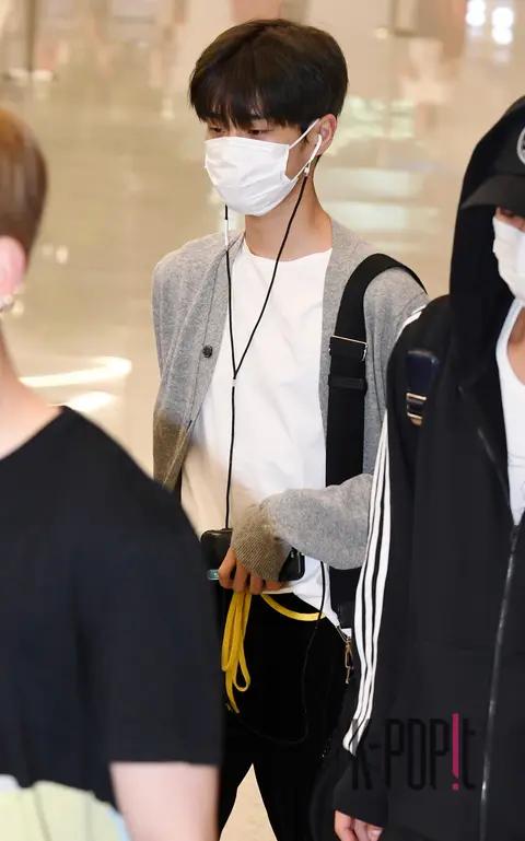 Wanna One, Lee Dae-hwi — Airport