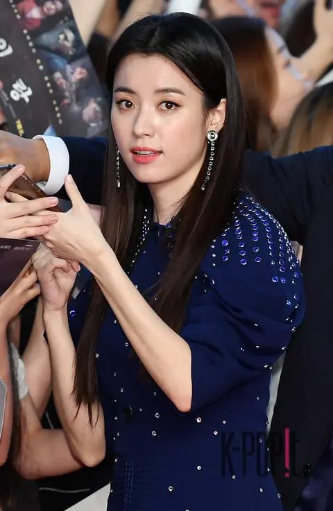 Han Hyo-joo — Film Inran Red Carpet