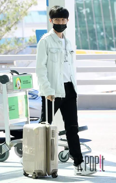 Wanna One, Kim Jaehwan — Airport