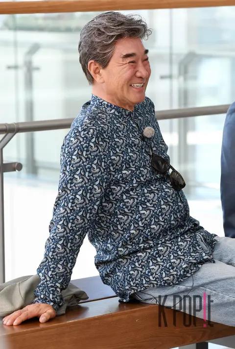 Lee Deok-hwa — Airport