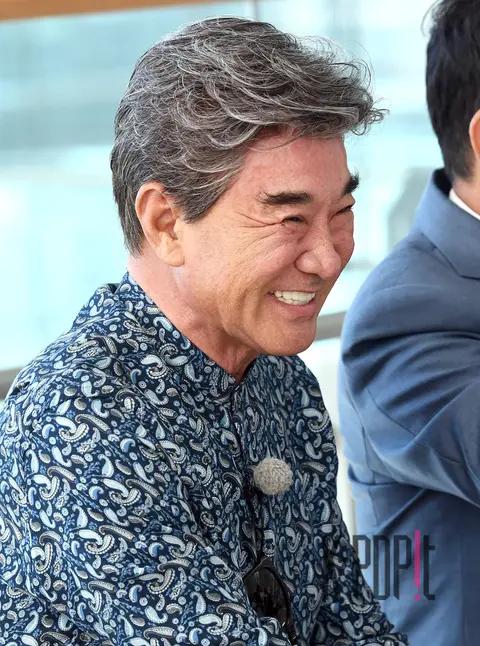 Lee Deok-hwa — Airport