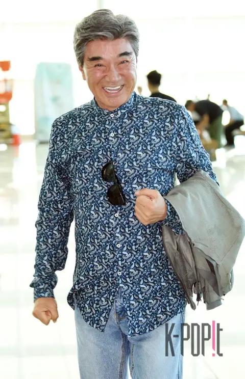 Lee Deok-hwa — Airport