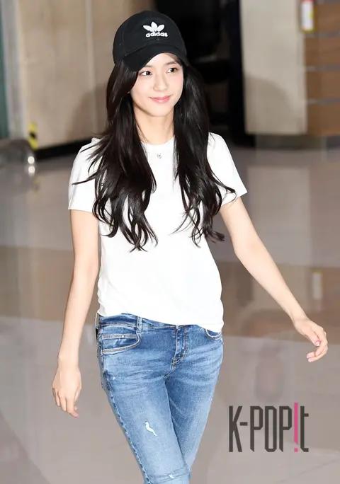 BLACKPINK, Jisoo (BLACKPINK) — Airport