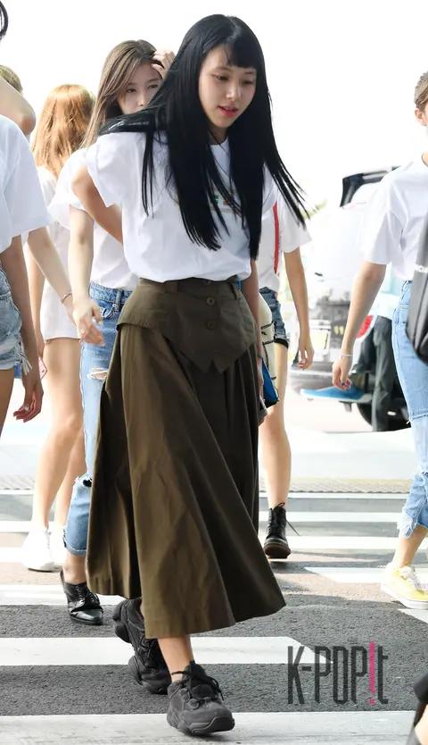 TWICE, Chaeyoung — Airport