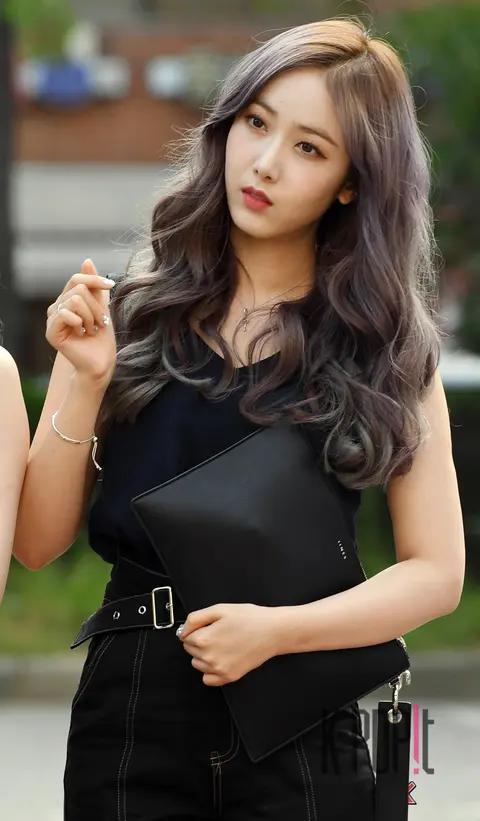 GFRIEND, Shinbi — Music Bank Arrival