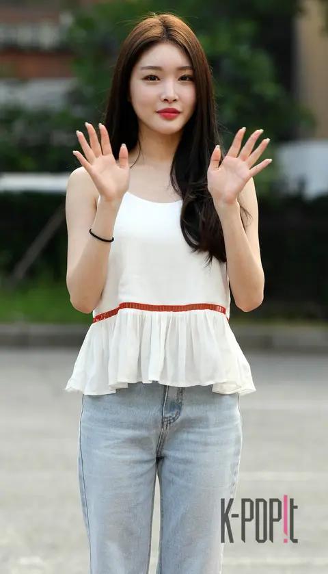 CHUNG HA — Music Bank Arrival