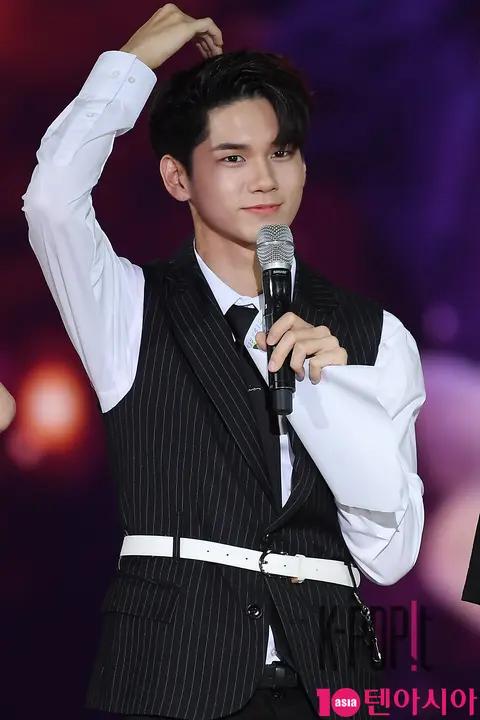 Wanna One, Ong Seong-wu — Korea Music Festival