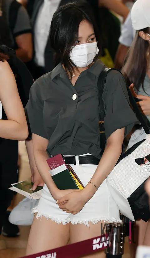 GFRIEND, Umji 1 — Airport