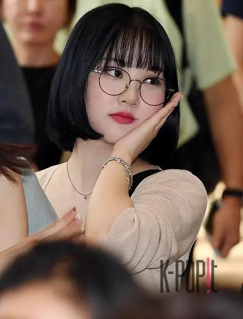 GFRIEND, Eun-ha (1) — Airport