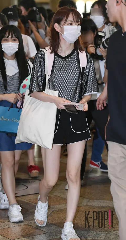 Produce 48, IZ*ONE, Miyawaki Sakura — Airport