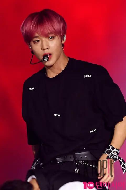 Wanna One, Park Ji-hoon — Korea Music Festival
