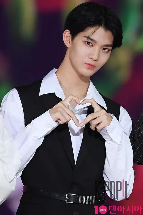Wanna One, Bae Jin-young — Korea Music Festival
