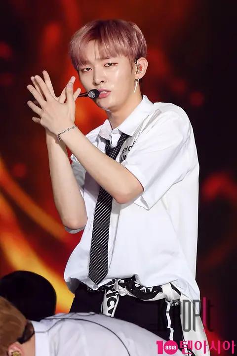 Wanna One, Yoon Ji-sung — Korea Music Festival