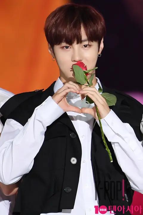 Wanna One, Ha Sung-woon — Korea Music Festival