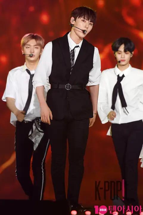 Wanna One, Hwang Min-hyun 2 — Korea Music Festival