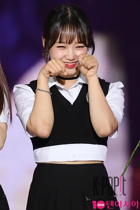 Weki Meki, Choi You-jung — Korea Music Festival