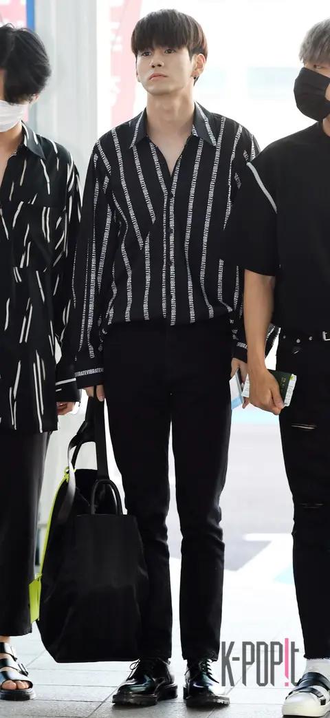 Wanna One, Ong Seong-wu — Airport