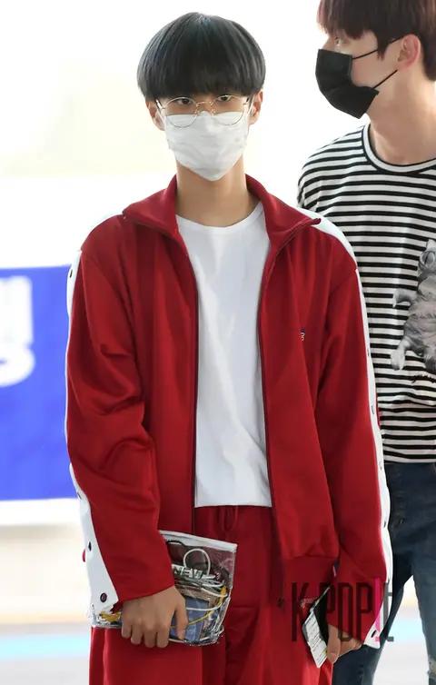 Wanna One, Lee Dae-hwi 1 — Airport
