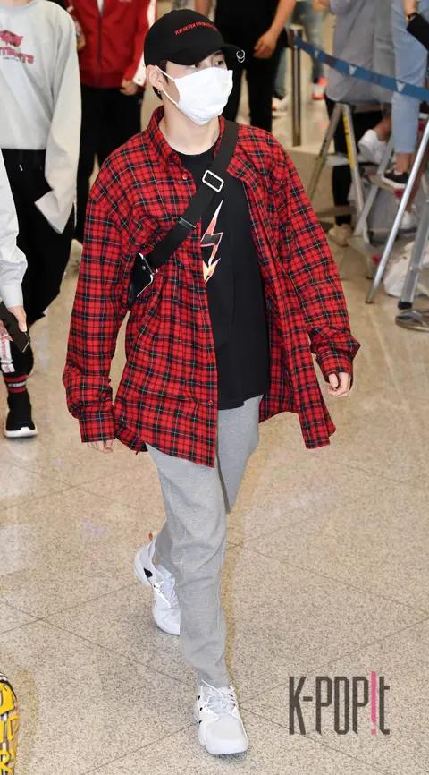 Wanna One, Ha Sung-woon — Airport