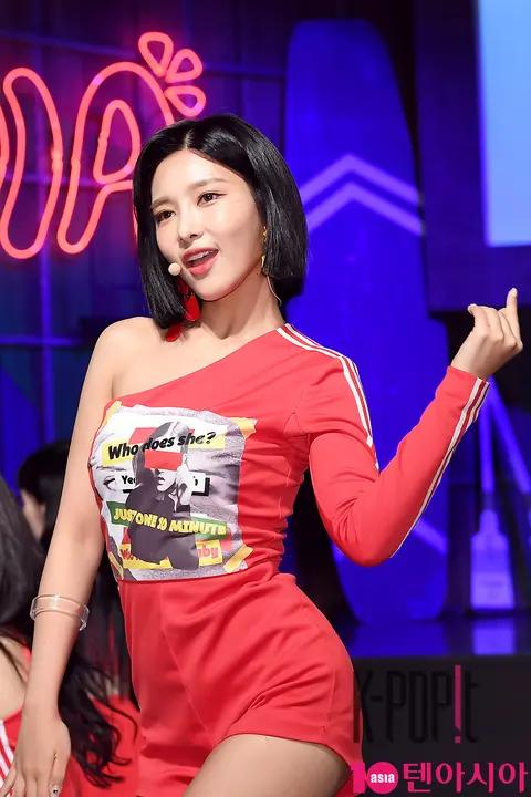 DIA, JENNIE (BLACKPINK) — DIA Showcase