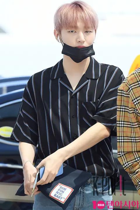 Wanna One, Yoon Ji-sung — Airport