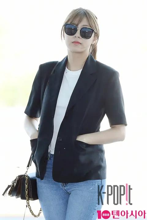 Apink, Oh Ha-yeong — Airport