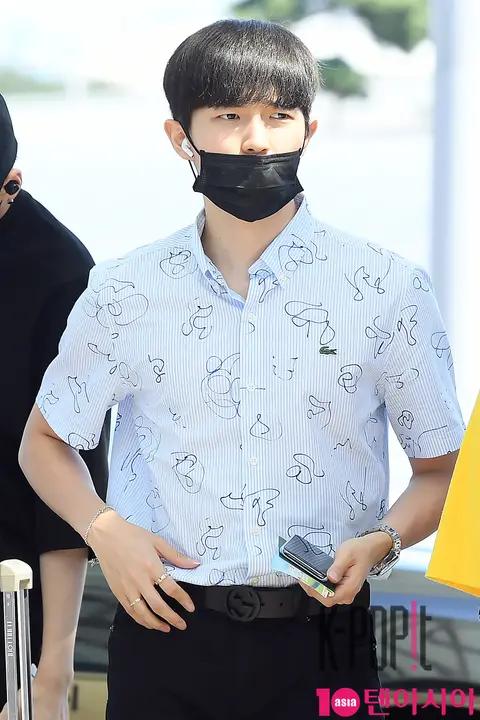 Wanna One, Kim Jaehwan — Airport