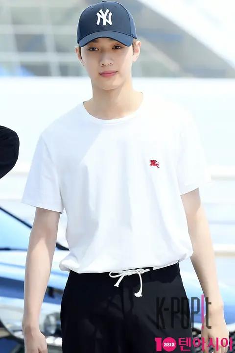 Wanna One, Lai Guanlin — Airport