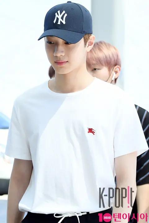 Wanna One, Lai Guanlin (member 1) — Airport