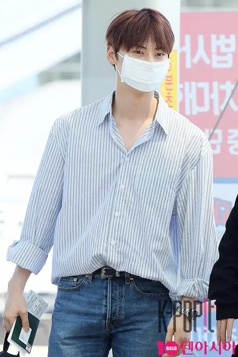 Wanna One, Hwang Min-hyun — Airport