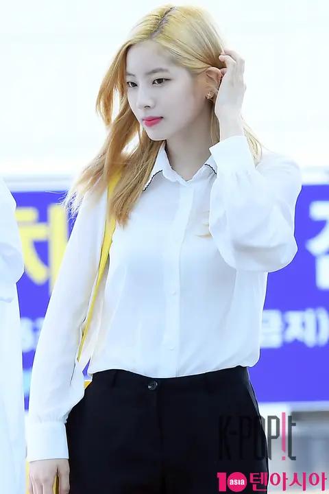 TWICE, Dahyun (TWICE) — Airport